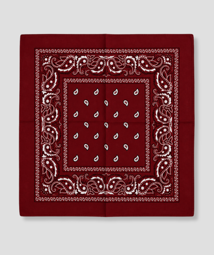 Donkerrode bandana met witte paisley print, plat gevouwen