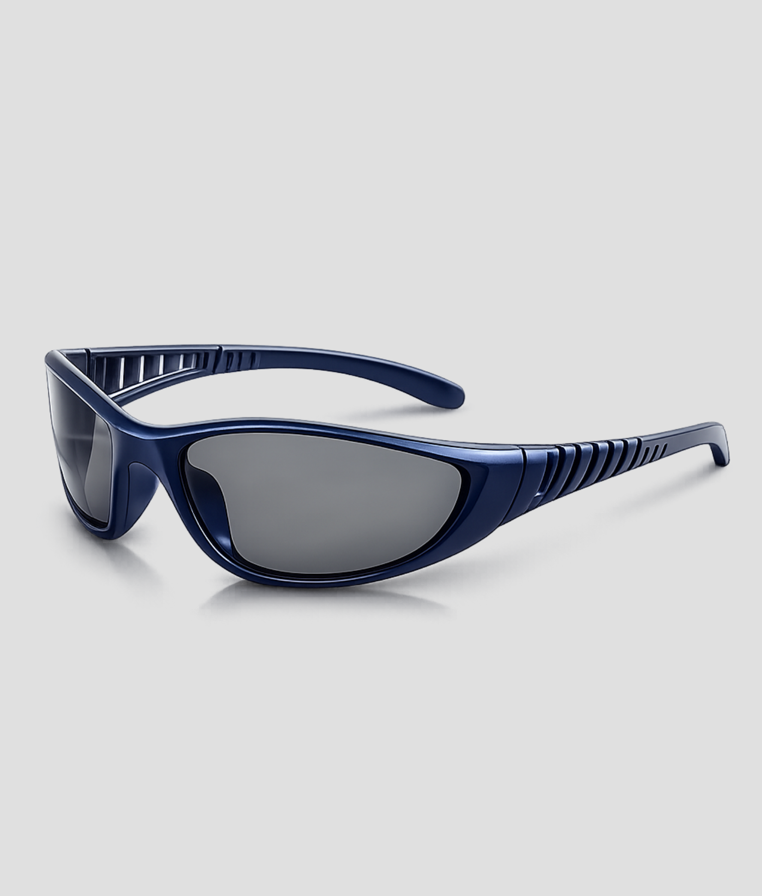 Blauwe sport zonnebril met wraparound montuur voor bij een rave outfit