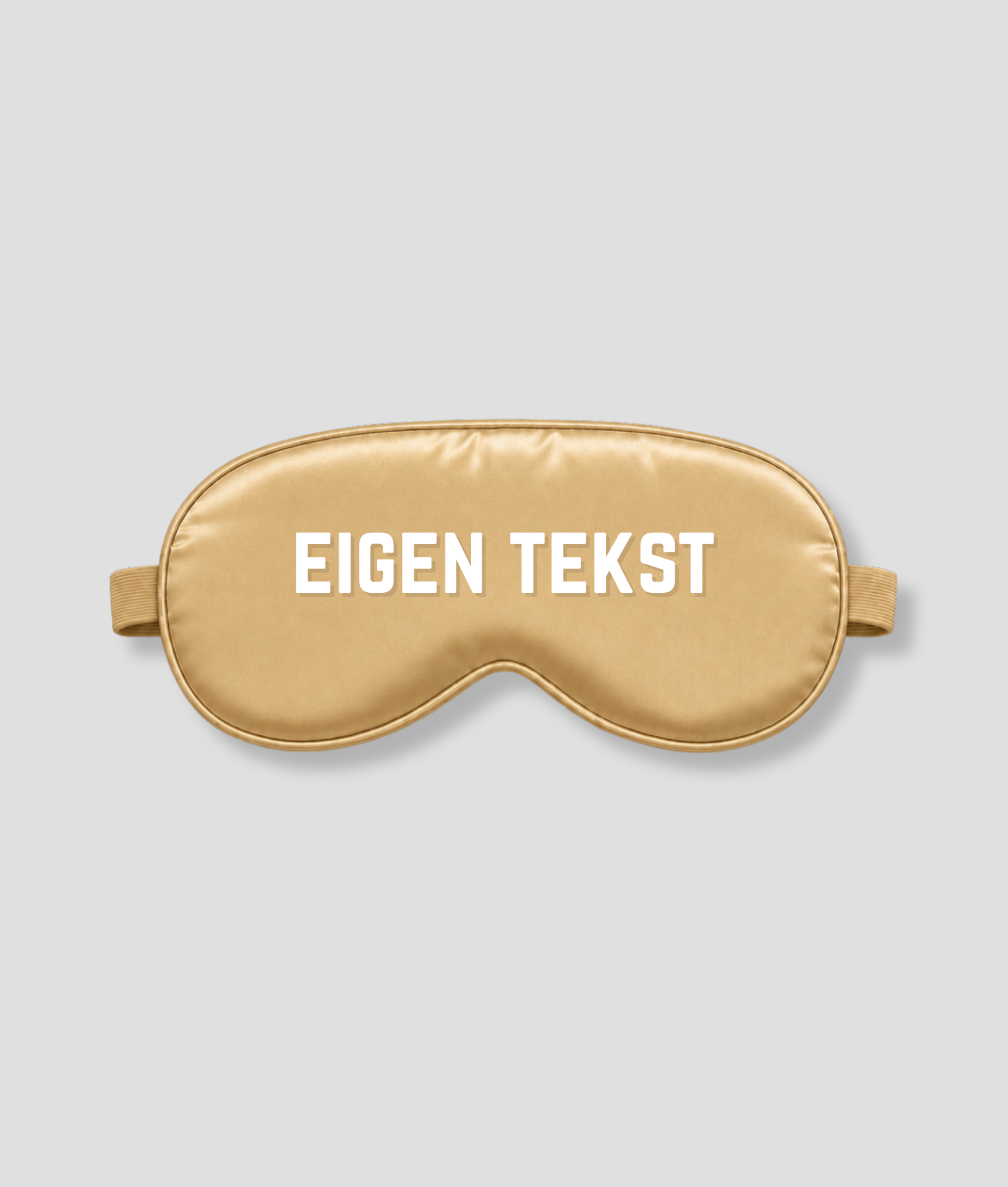 Goud satijnen slaapmasker met eigen tekst bedrukking – gepersonaliseerd slaapmasker in goud satijn met witte bedrukte letters, ideaal als persoonlijk cadeau voor verjaardag, bruiloft, babyshower of als luxe relatiegeschenk. Het masker heeft een zachte binnenkant, elastische band en blokkeert licht volledig. Personaliseer met jouw eigen naam, tekst of boodschap.