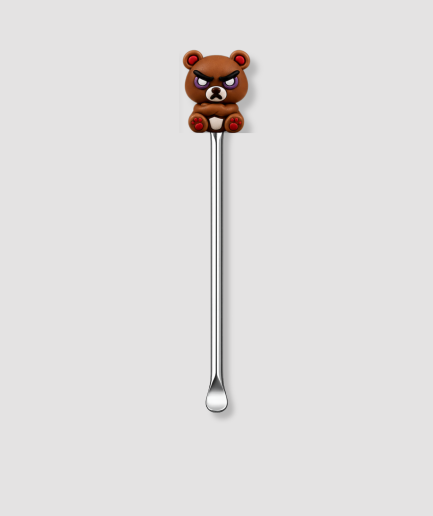 Mini schepje cocktailstirrer met bruine boze beer figuur met boze wenkbrauwen en rode accenten bovenop en zilveren steel