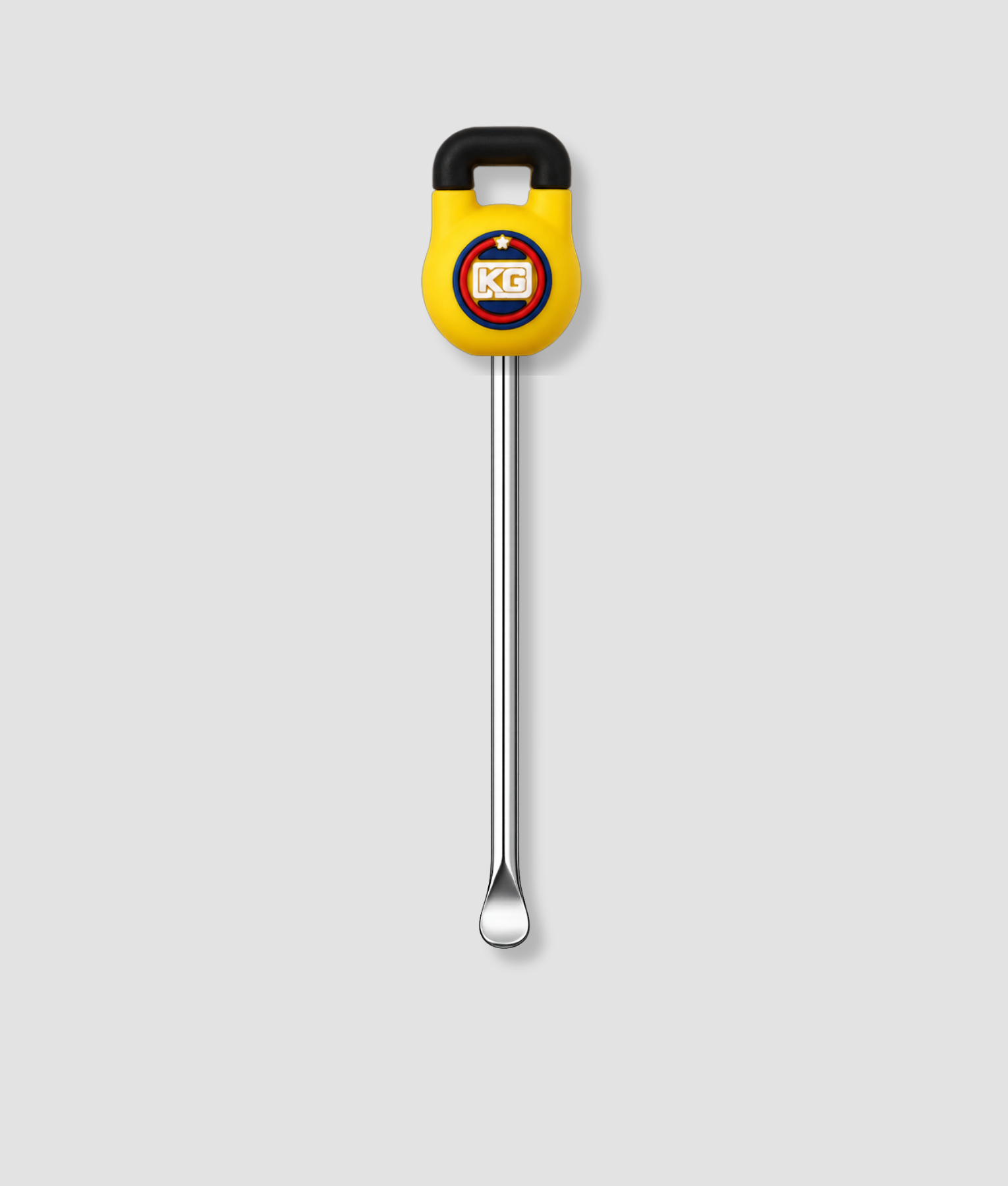 Mini schepje cocktailstirrer met gele kettlebell figuur met KG opschrift zwart handvat en rood blauw embleem bovenop en zilveren steel