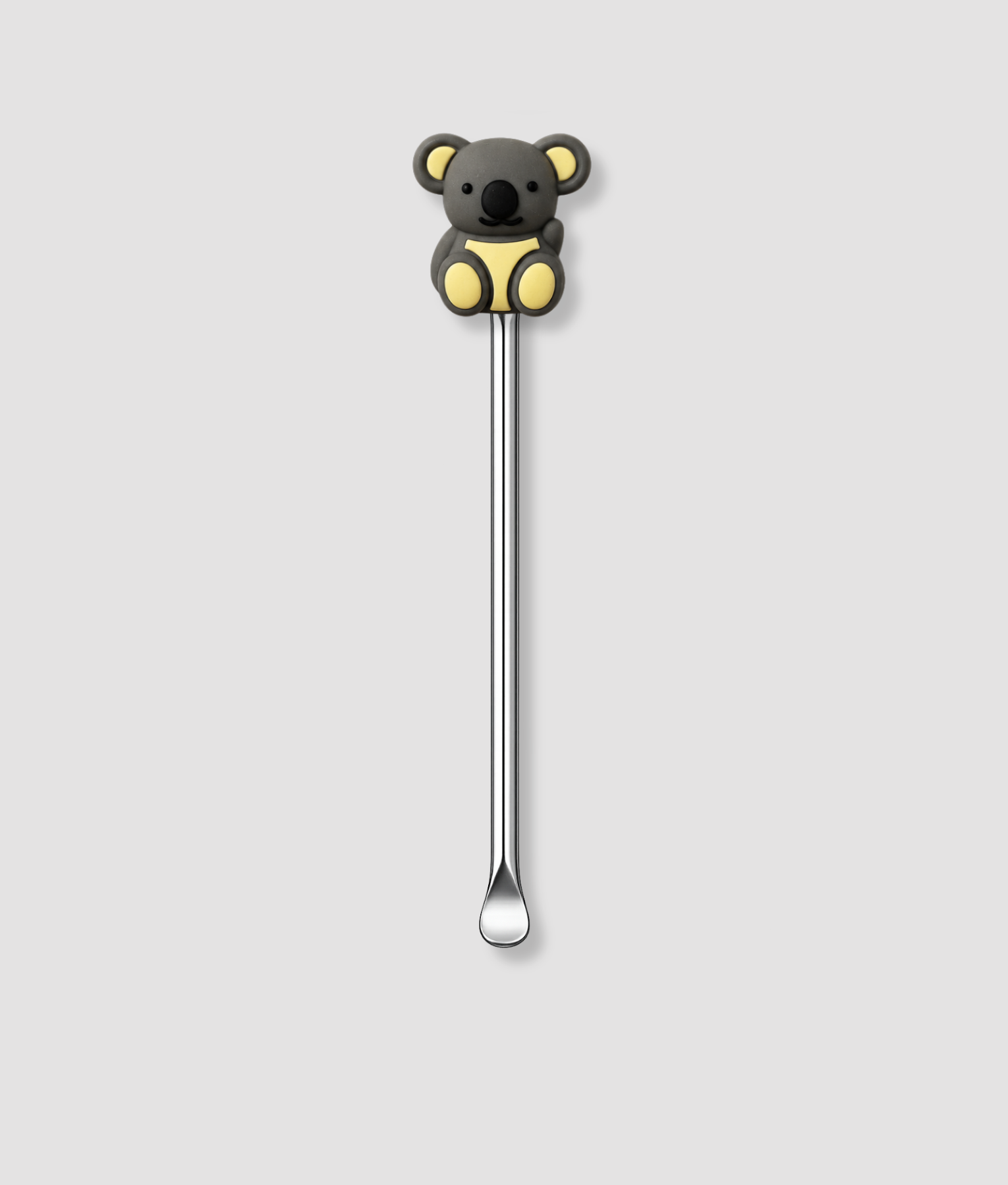 Mini schepje cocktailstirrer met grijze koala figuur met gele buik en ronde oren bovenop en zilveren steel