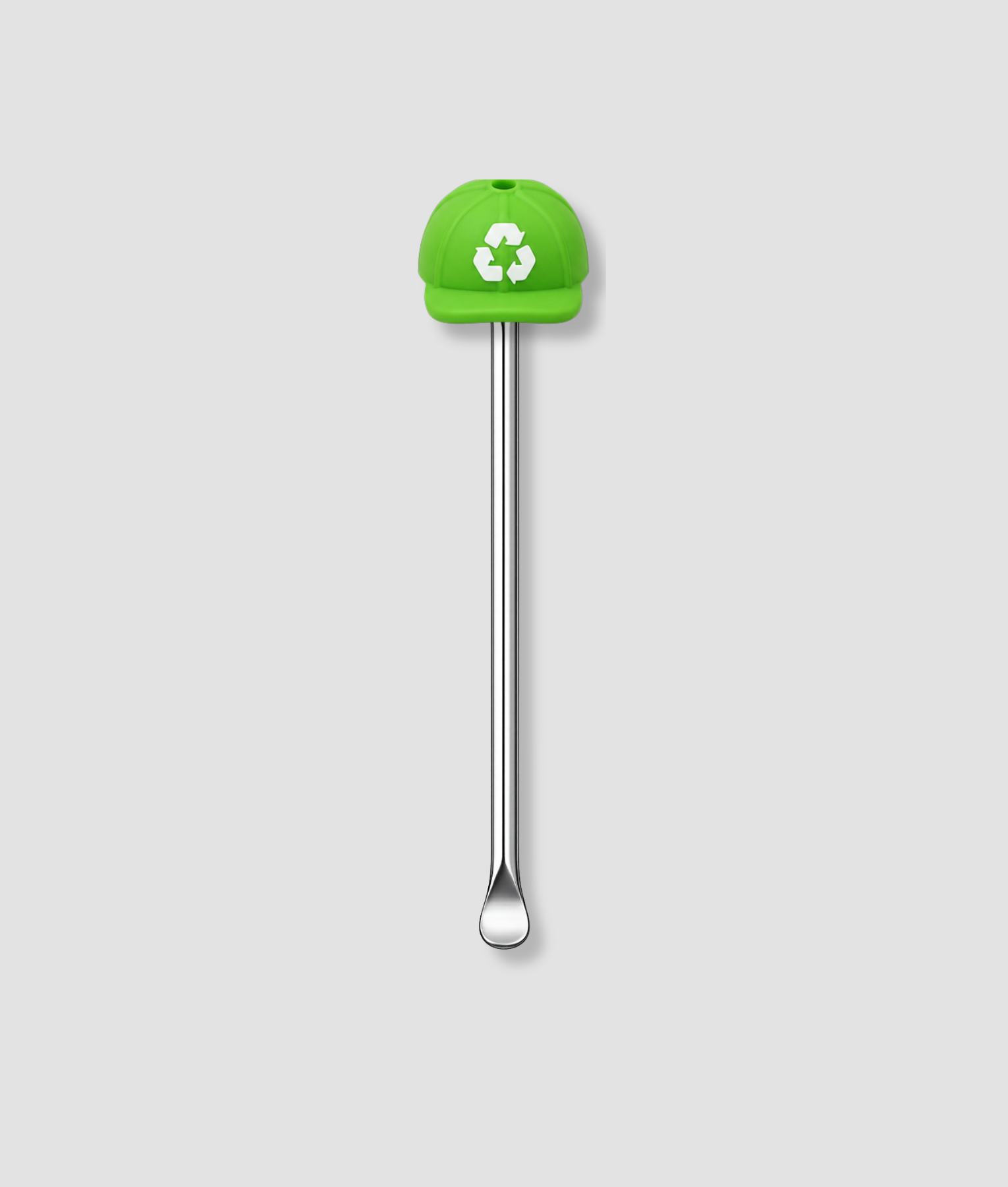 Zilveren mini schepje met groen recycling petje figuur bovenop