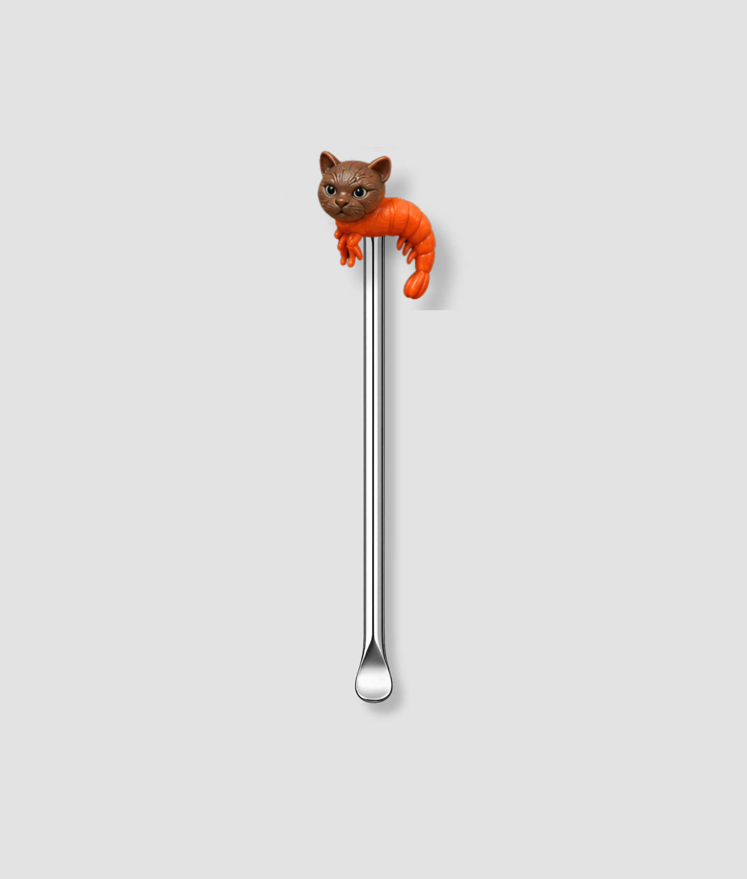 Mini schepje cocktailstirrer met kat-garnaal figuur Gatto Gamberetto uit de Italian Brainrot collectie bovenop en zilveren steel