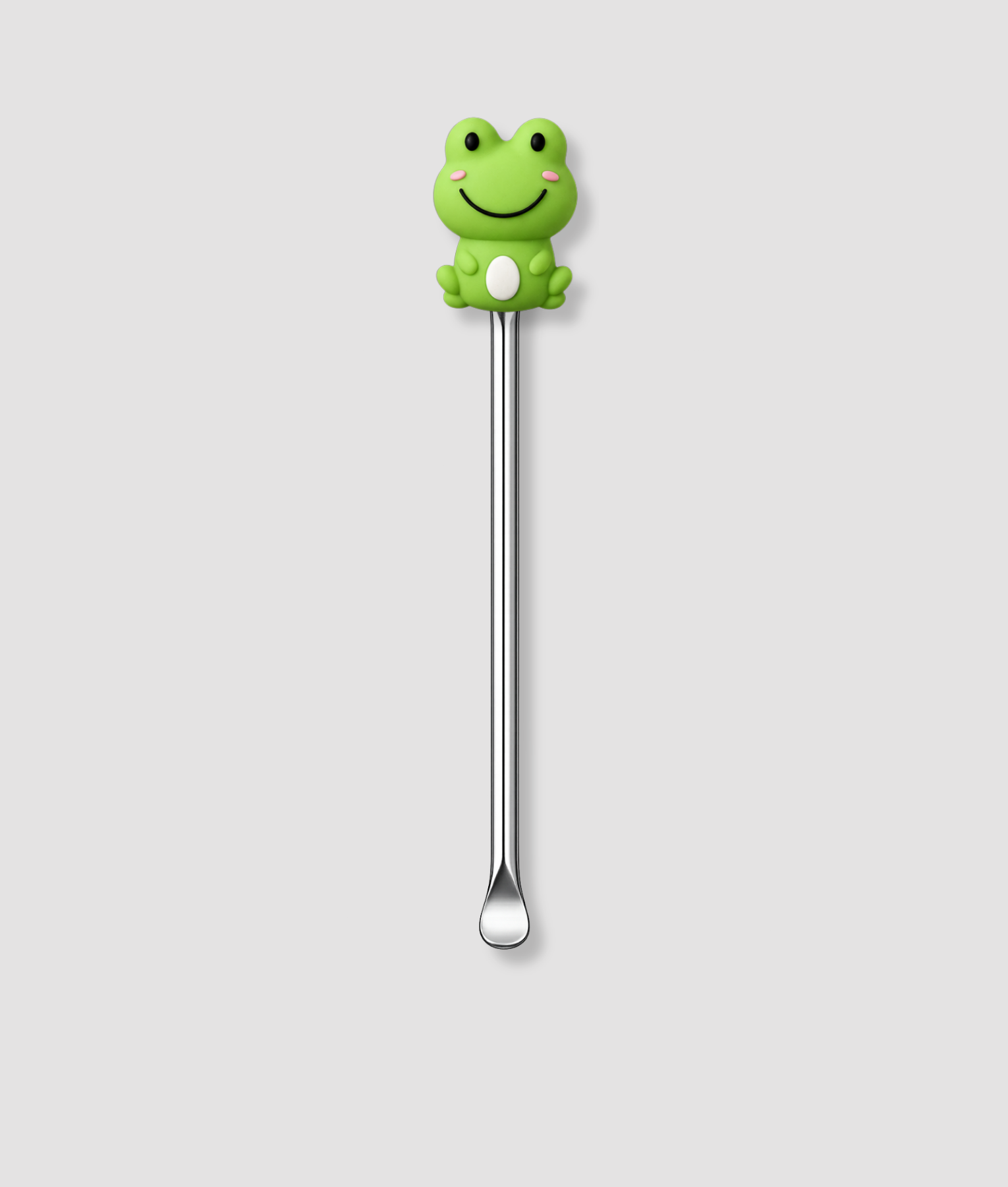 Mini schepje cocktailstirrer met groene cartoon kikker figuur met vrolijke glimlach en witte buik bovenop en zilveren steel