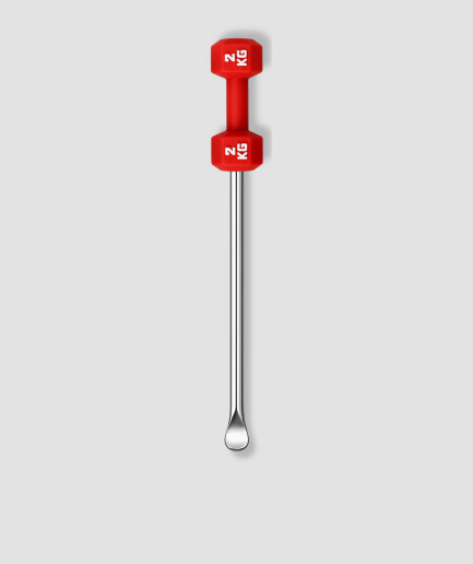 Mini schepje cocktailstirrer met rode halter dumbbell figuur met 2KG opschrift bovenop en zilveren steel