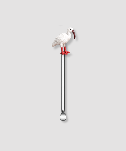 Mini schepje cocktailstirrer met witte ibis vogel figuur met rode poten bovenop en zilveren steel