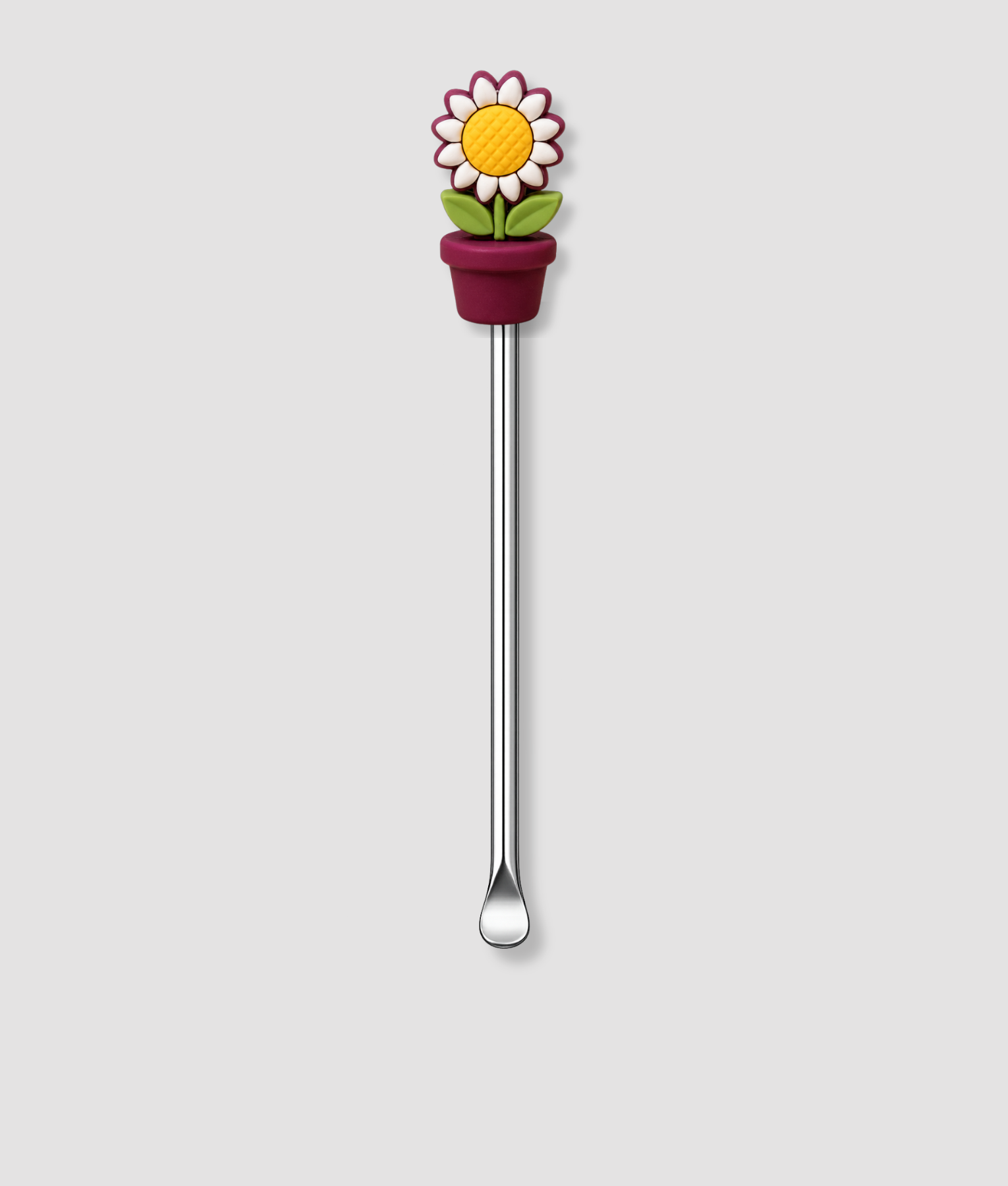 Mini schepje cocktailstirrer met witte bloem figuur in donkerrode bloempot met groene bladeren bovenop en zilveren steel