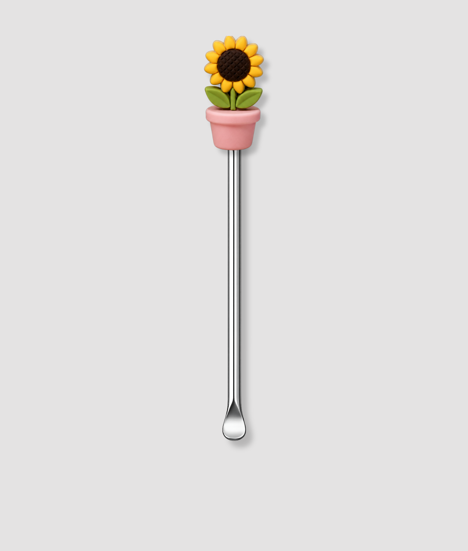 Mini schepje cocktailstirrer met zonnebloem figuur in roze bloempot met groene bladeren bovenop en zilveren steel