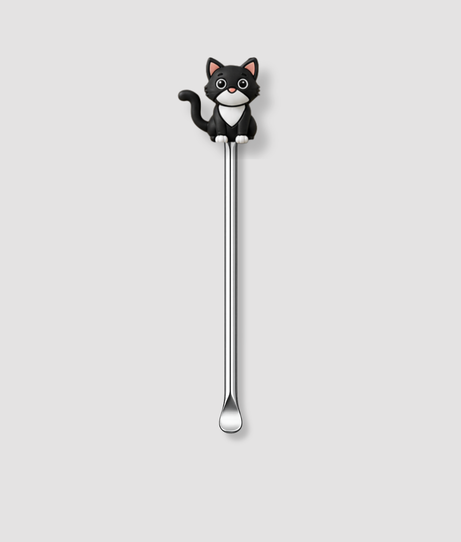 Mini schepje cocktailstirrer met zwart-witte cartoon kat figuur met grote ogen en roze neus bovenop en zilveren steel