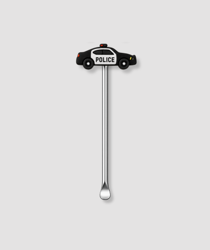 Mini schepje cocktailstirrer met zwart-witte politieauto figuur met POLICE opschrift en rode sirene bovenop en zilveren steel