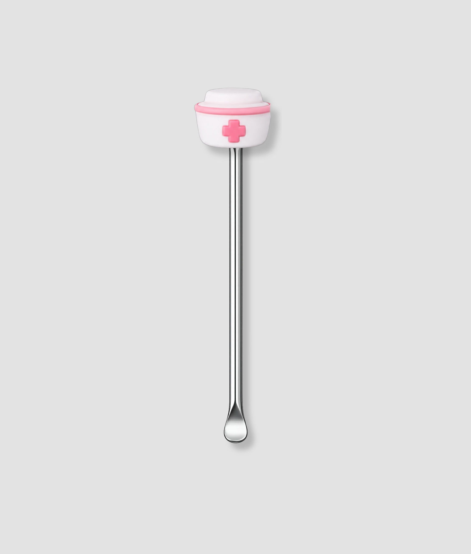Mini schepje cocktailstirrer met witte verpleegstersmuts figuur met roze rand en roze kruis symbool bovenop en zilveren steel