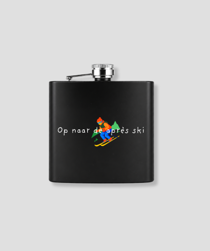 Zwarte zakfles met Op naar de après ski tekst en illustratie van een skiër voor grappig wintersport cadeau