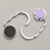 Tassenhanger geopend en ingeklapt zilver lila met zwart detail