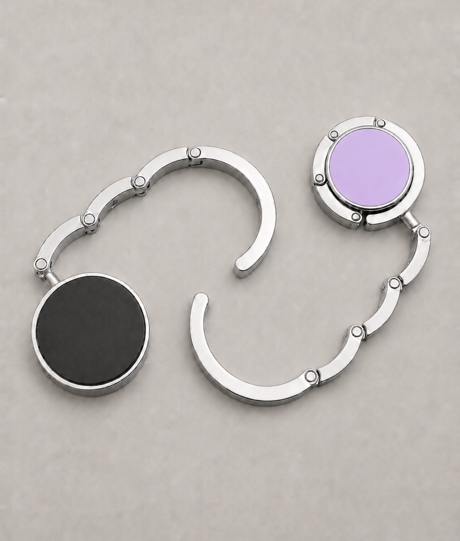 Tassenhanger geopend en ingeklapt zilver lila met zwart detail
