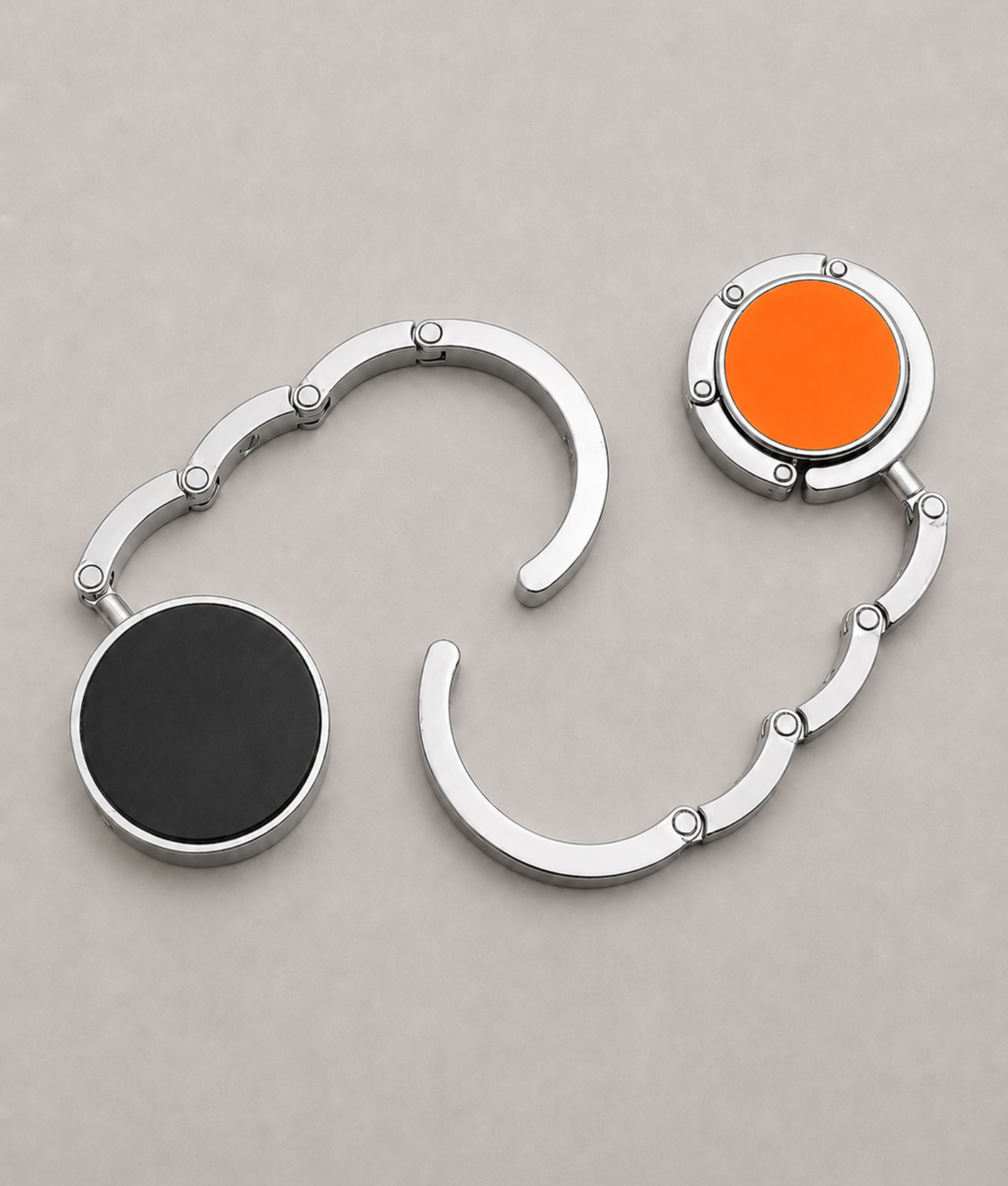 Tassenhanger geopend en ingeklapt zilver oranje met zwart detail