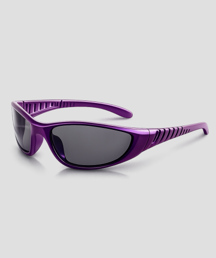Paarse sport zonnebril met wraparound montuur voor bij een rave outfit