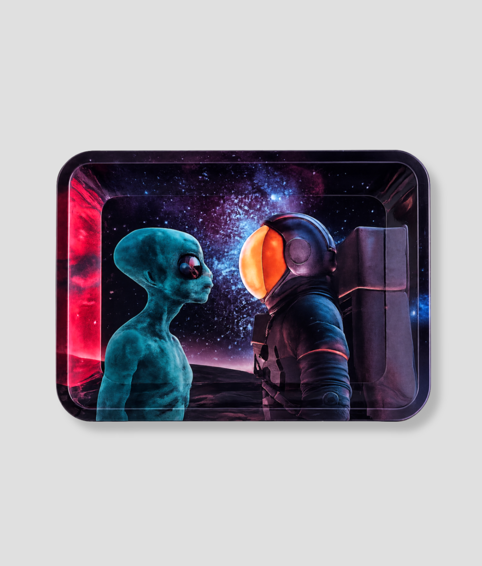 Rolling tray met alien en astronaut design