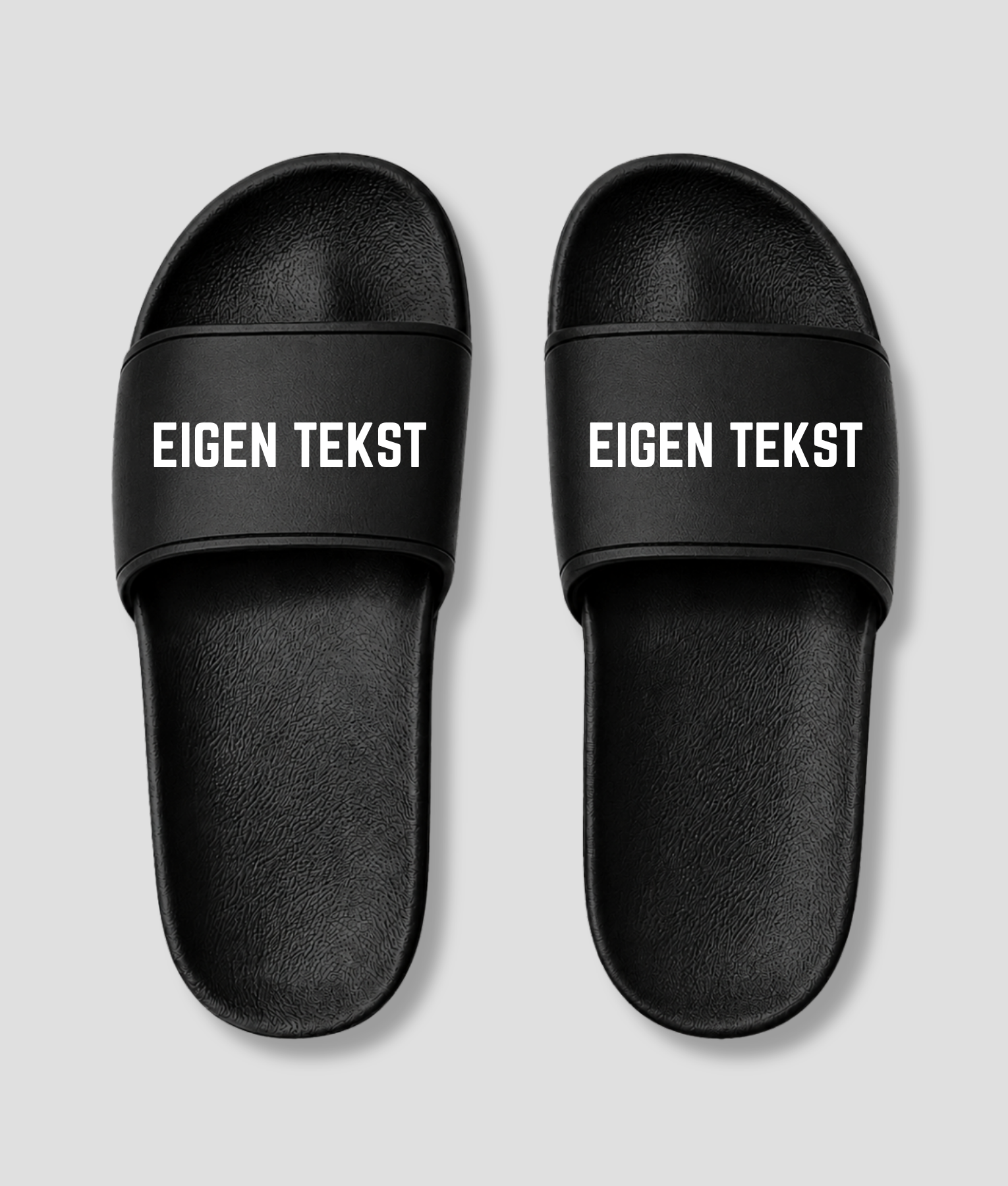 Zwarte platte badslippers met eigen tekst bedrukt
