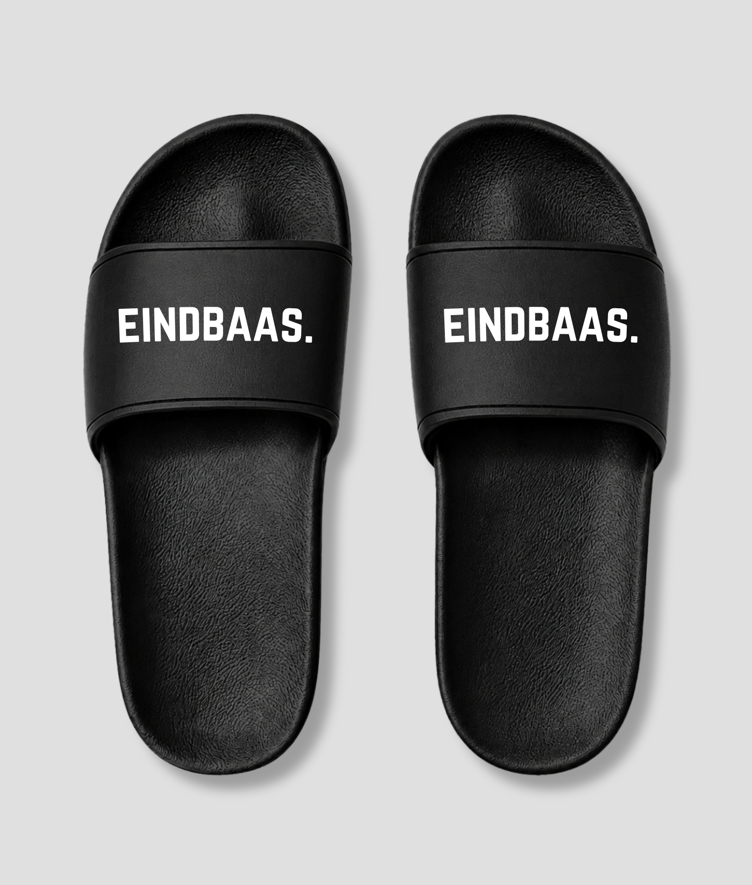 Zwarte platte badslippers om te personaliseren