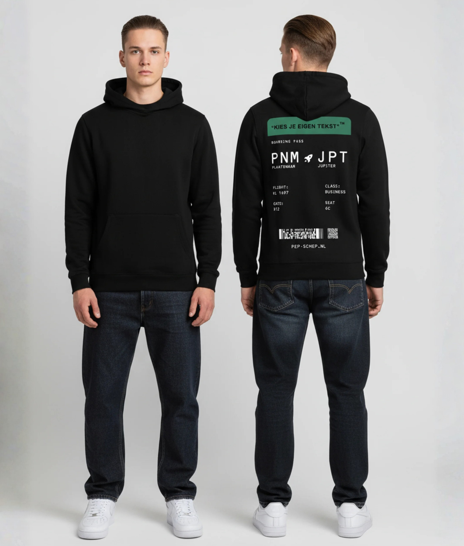 Zwarte hoodie met groene boarding pass opdruk modelfoto