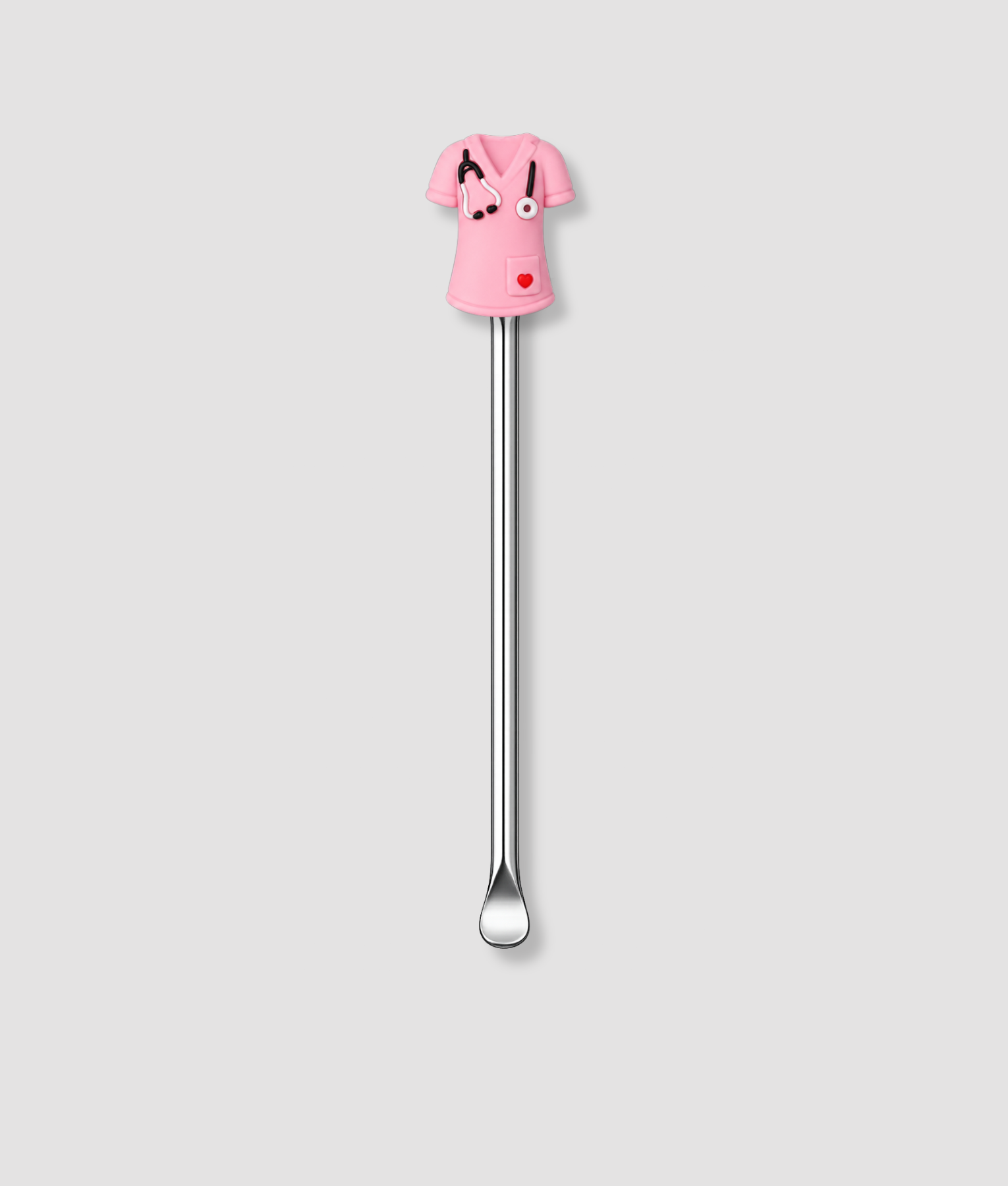Mini schepje cocktailstirrer met roze verpleegsters shirt figuur met zwarte stethoscoop klein hartje en zakken bovenop en zilveren steel