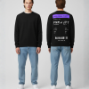 Model draagt hoodie met boarding pass opdruk