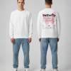 Model draagt hoodie met boarding pass opdruk