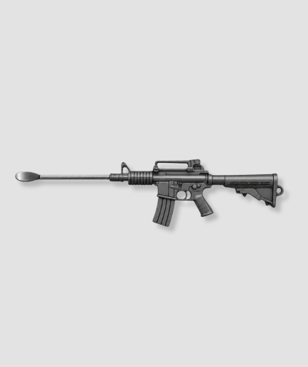 Zilveren metalen doseer schepje in assaultgeweermodel