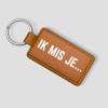 Cognackleurige leren sleutelhanger die je zelf kunt personaliseren met eigen tekst