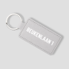 Lichtgrijze leren sleutelhanger die je zelf kunt personaliseren met eigen tekst