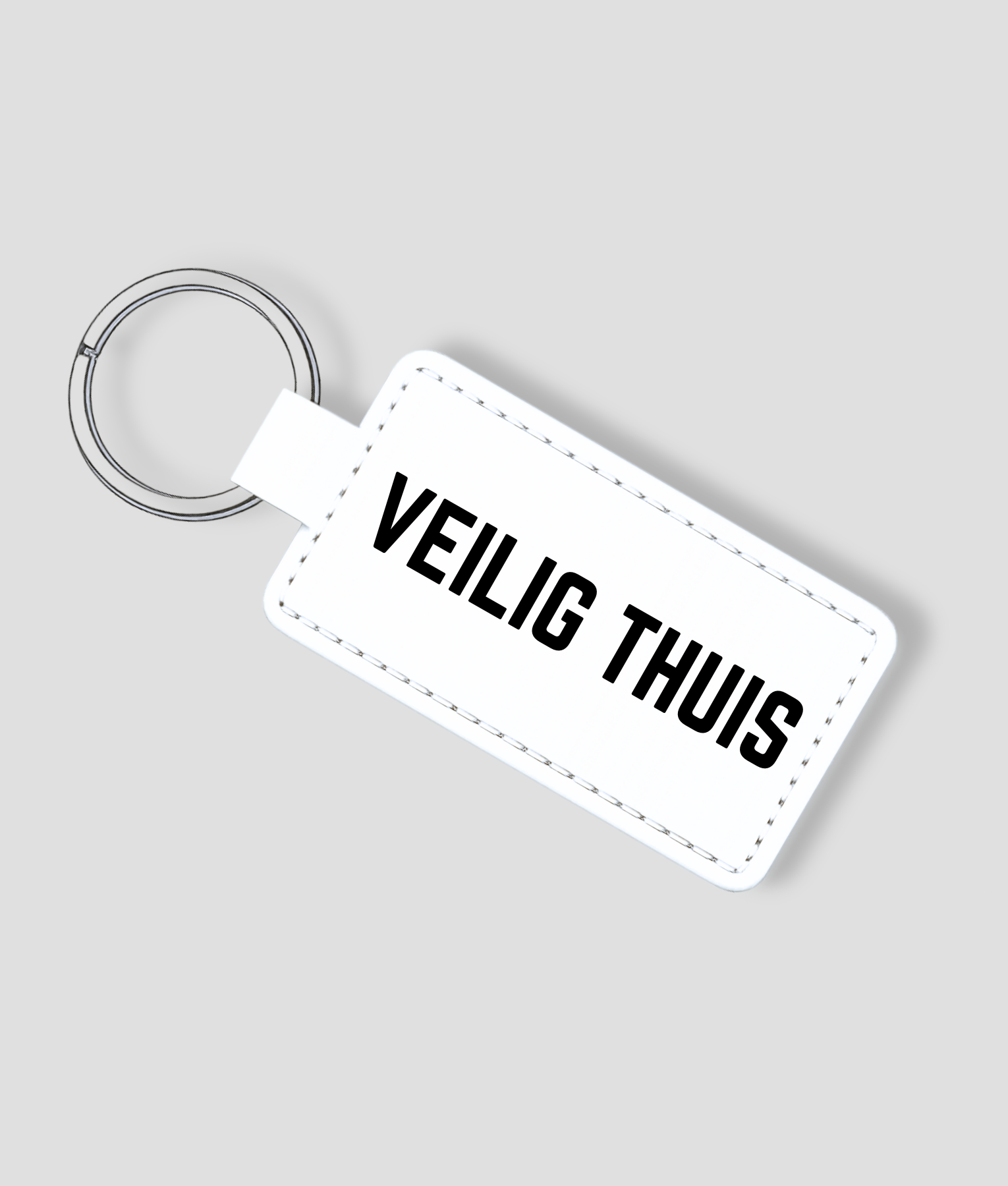 Witte leren sleutelhanger die je zelf kunt personaliseren met eigen tekst