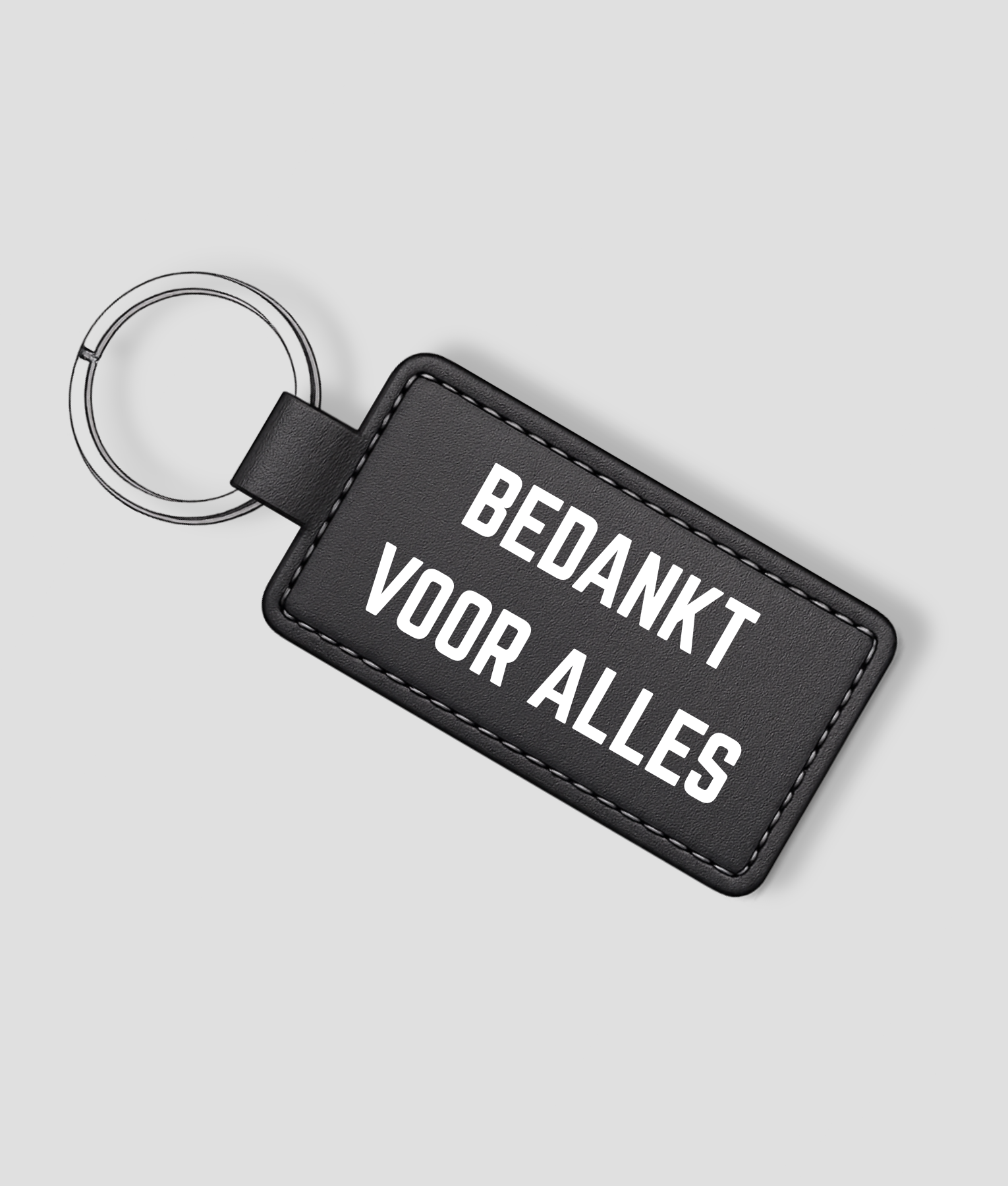 Zwarte leren sleutelhanger die je zelf kunt personaliseren met eigen tekst