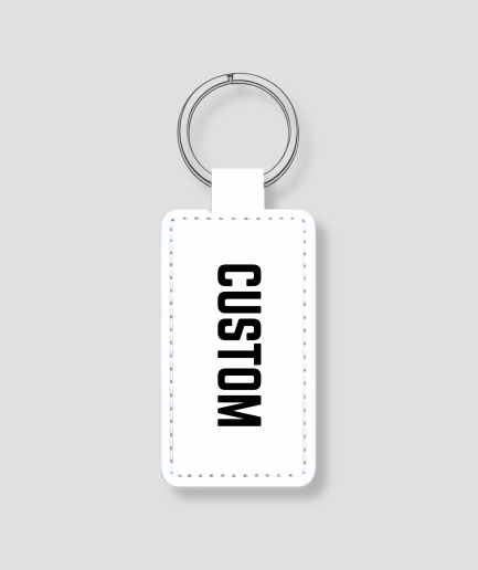 Witte leren sleutelhanger met eigen tekst gegraveerd en metalen ring