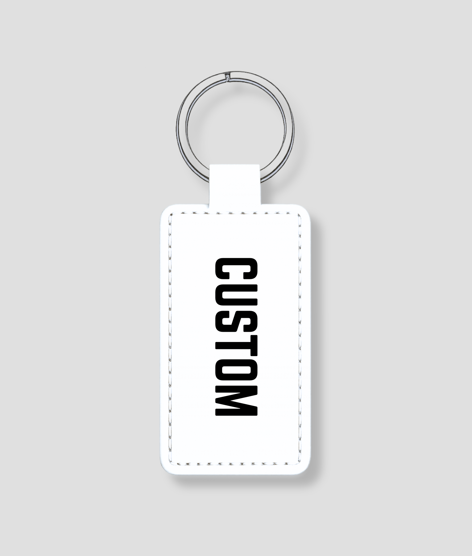 Witte leren sleutelhanger met eigen tekst gegraveerd en metalen ring