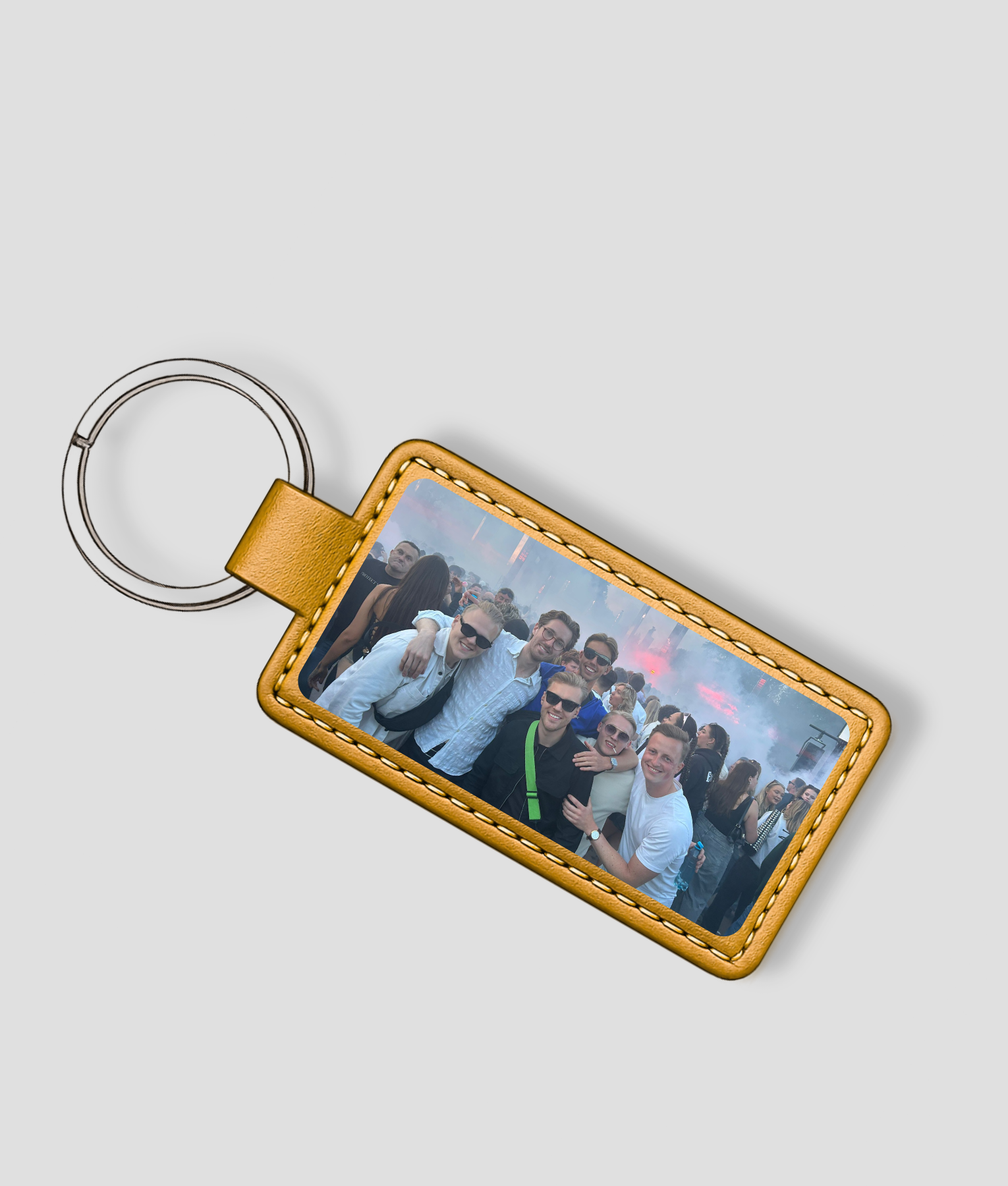 Donkergele gepersonaliseerde leren sleutelhanger met foto