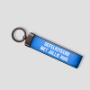 Blauwe suède sleutelhanger met tekst 'gefeliciteerd met jullie huis' en metalen ring