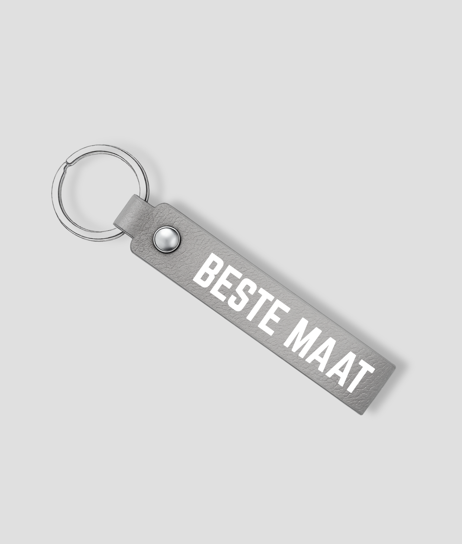 Grijze leren sleutelhanger met zilveren ring en tekst 'BESTE MAAT'
