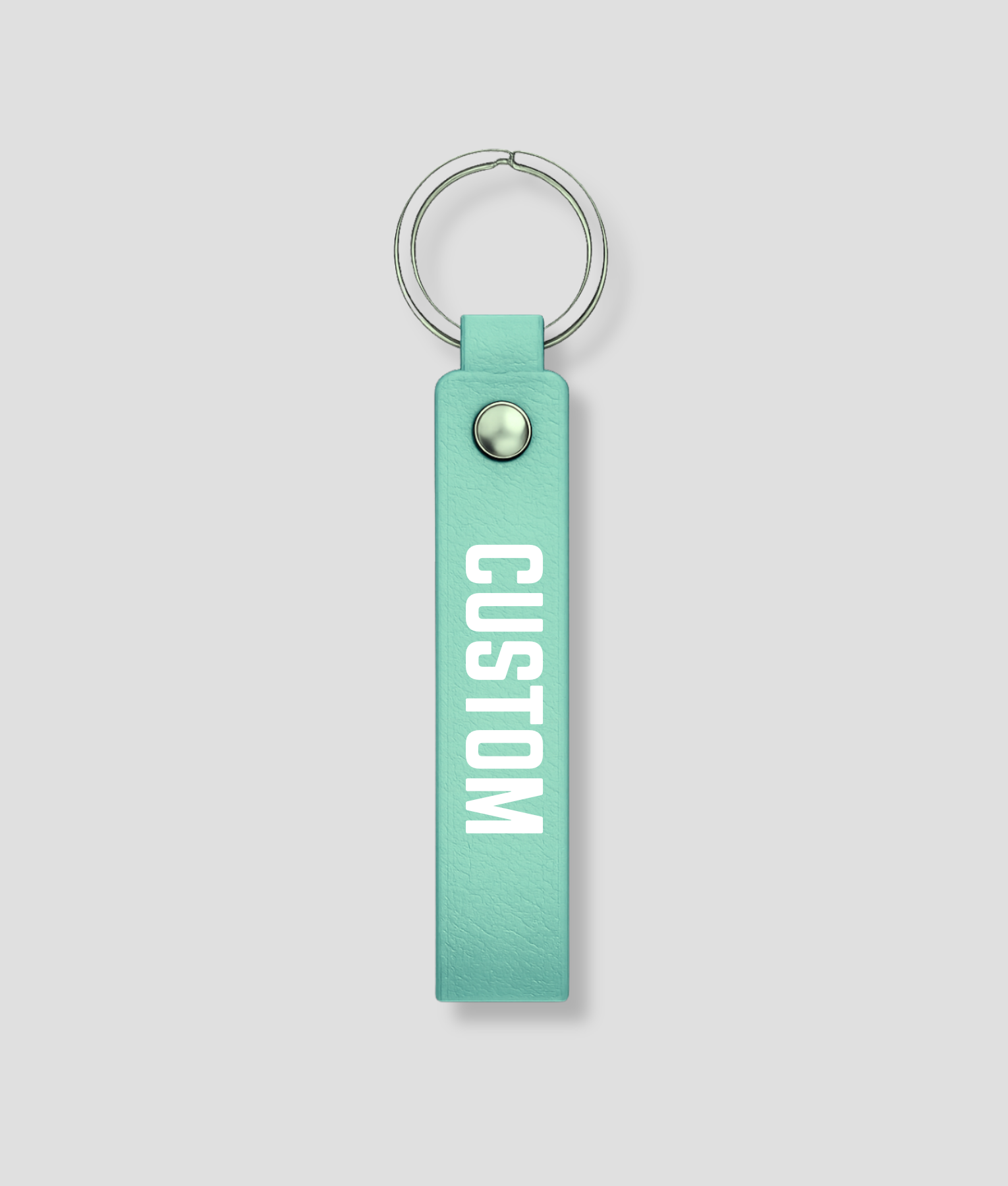 Mintgroene leren sleutelhanger met zilveren ring, voorbeeldtekst 'CUSTOM'