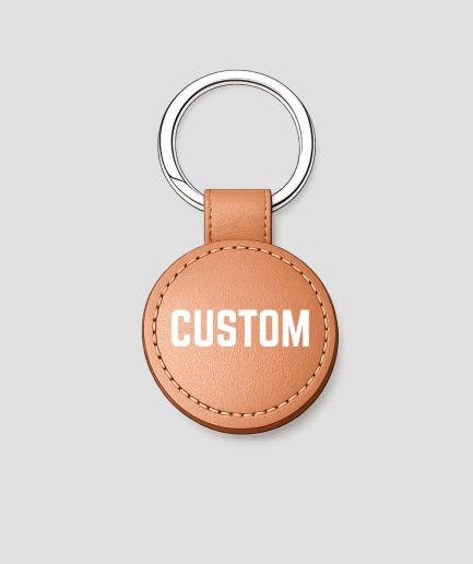 Koperkleurige ronde leren sleutelhanger met zilveren ring, voorbeeldtekst 'CUSTOM'