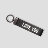 Zwarte suède sleutelhanger met metalen ring en tekst 'LOVE YOU'