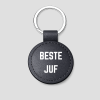 Zwarte ronde leren sleutelhanger met zilveren ring en tekst 'BESTE JUF'