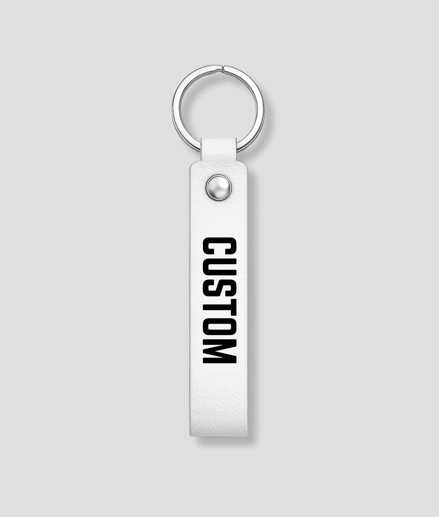 Witte leren sleutelhanger met zilveren ring, voorbeeldtekst 'CUSTOM'