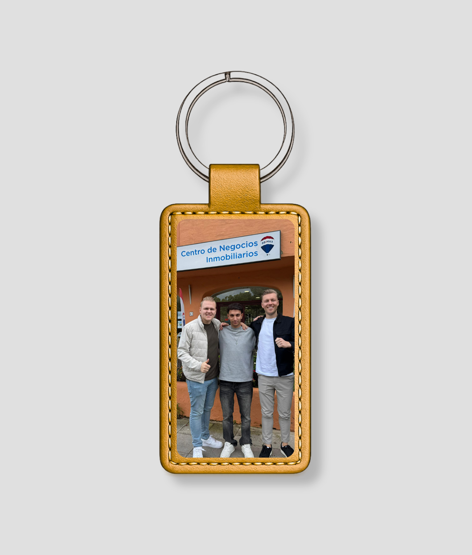 Donkergele leren sleutelhanger met eigen foto bedrukt