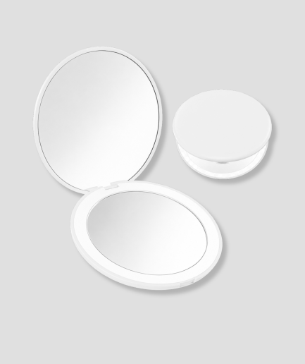 Witte ronde LED make-up spiegel in zakformaat, open en gesloten